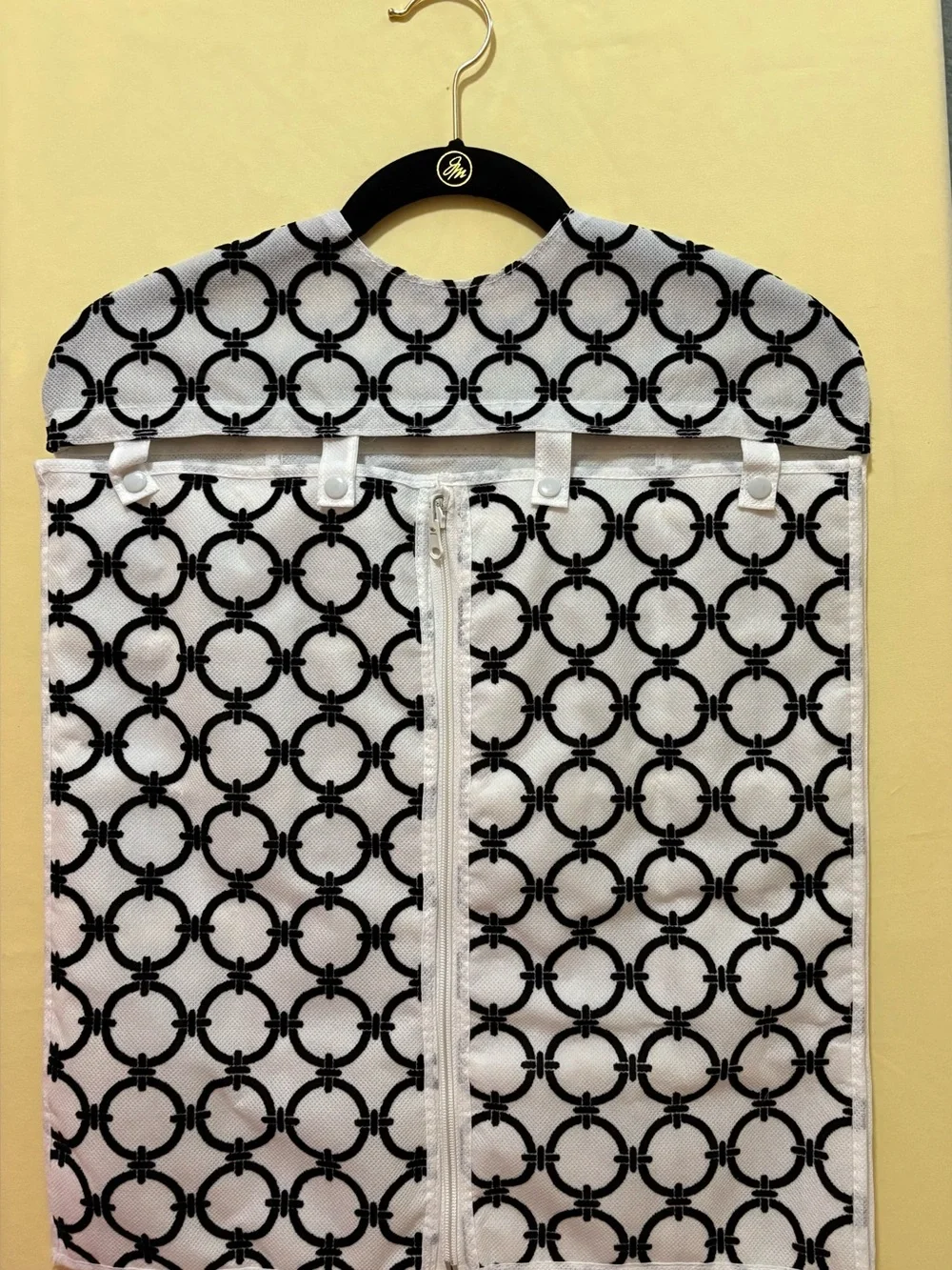 Joy Mangano Huggable Hangers 30 Pocket Hanging Closet & Travel Organizer B&W